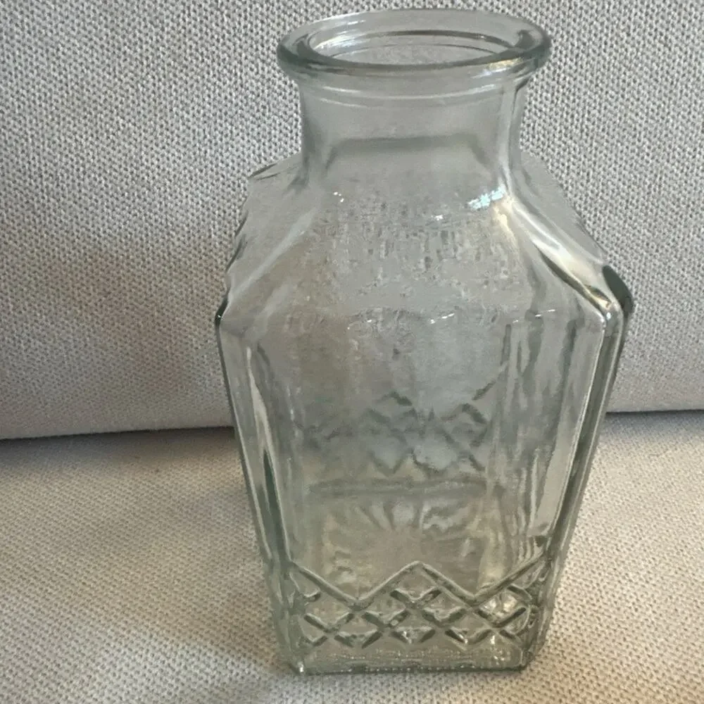 Clear Glass Liqour Decanter with Stopper | bar accessories